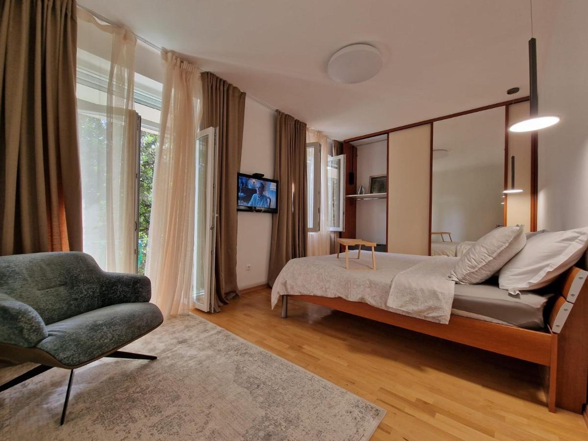 Laura Guest house
